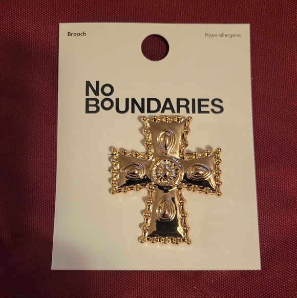 No Boundaries Jewelry - No Boundaries Gold Decorative Cross Brooch with Center Stone